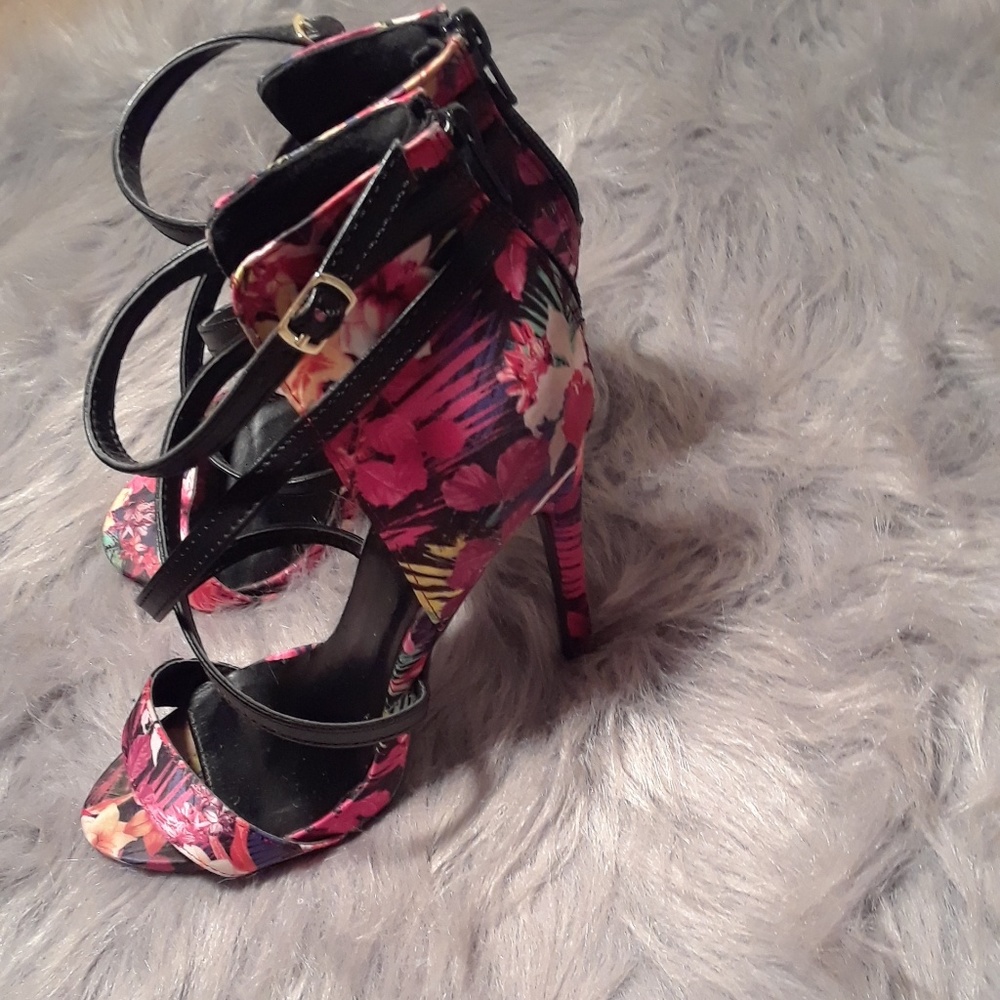 Heels - Picture 2 of 3